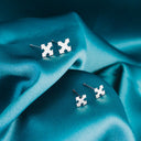 TINY CROSSROAD STUD
