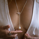 FLY BY SHELL PEARL NECKLACE