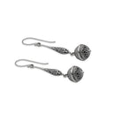DELICATE SWINGER EARRING